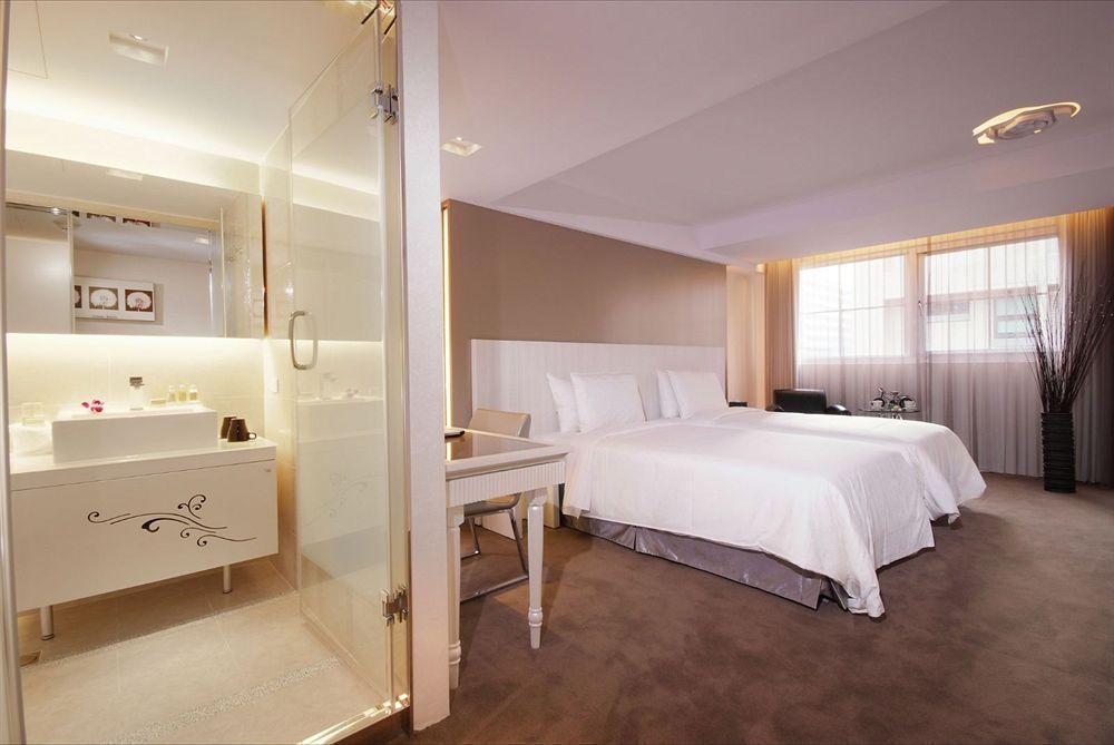 Forward Hotel Taipei Nangang Exterior photo